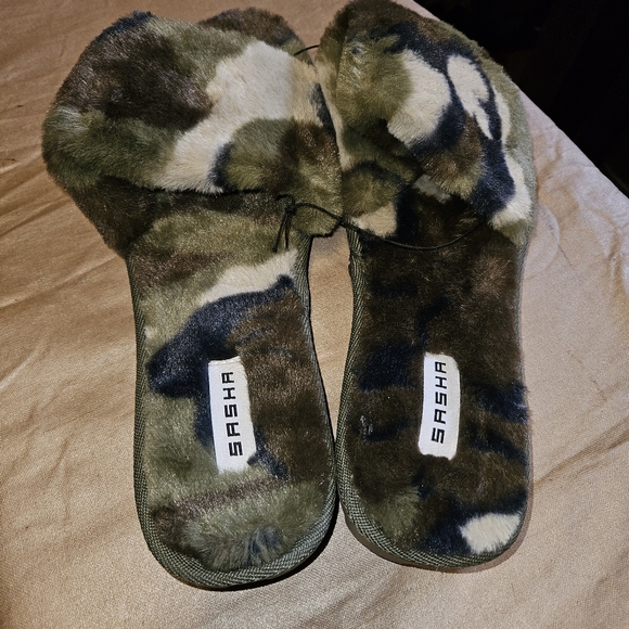 Sasha Fluffy Faux Fur Camo Slip-on Sandal Slippers Size 11, lug sole - Picture 2 of 7